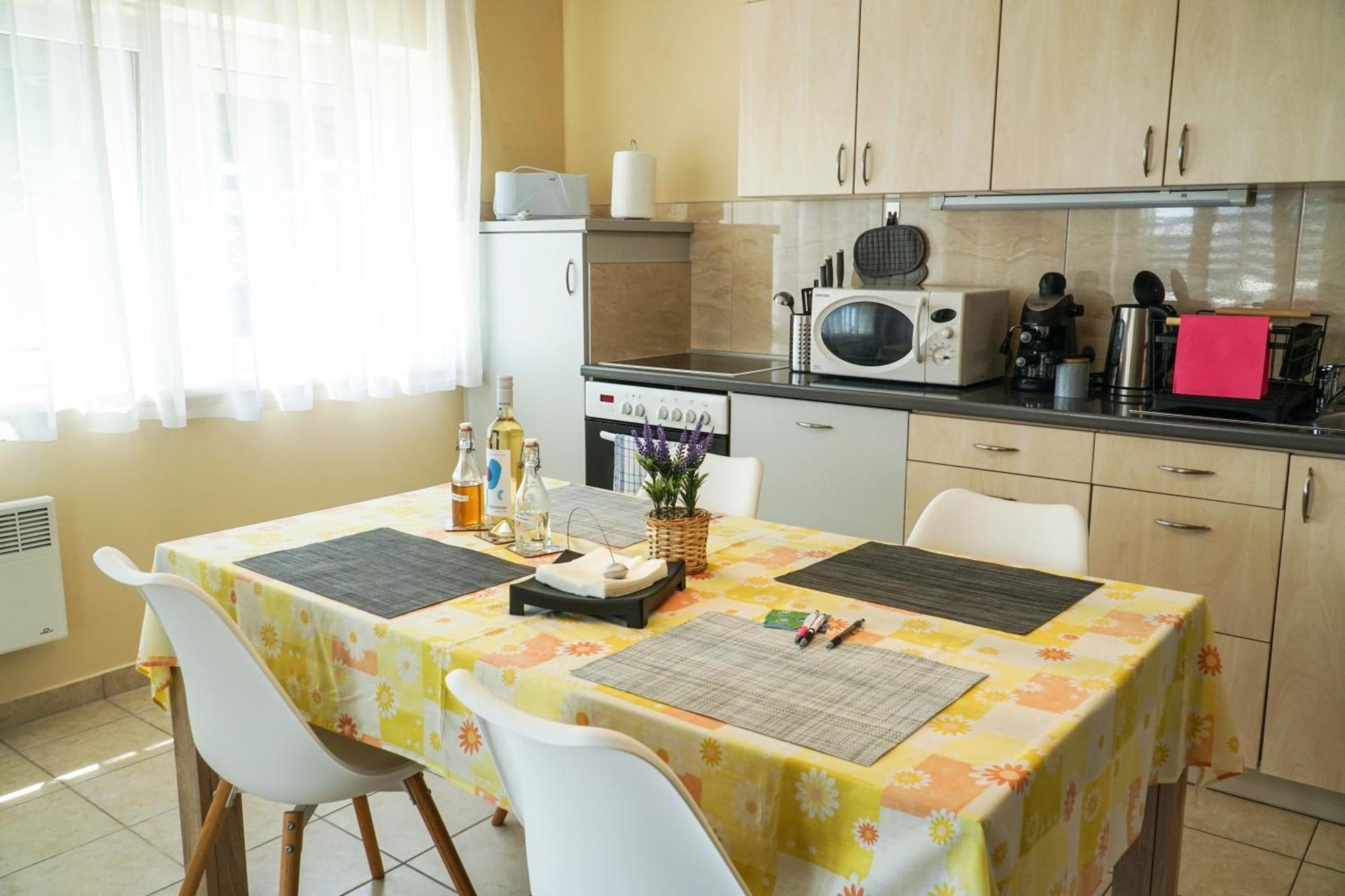 Fügefa Apartman Balatonalmádi Exterior foto